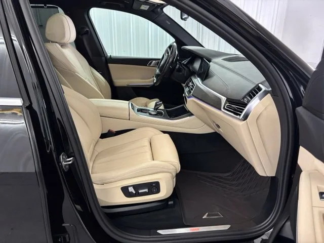 Used 2022 Black BMW sDrive40i image 26