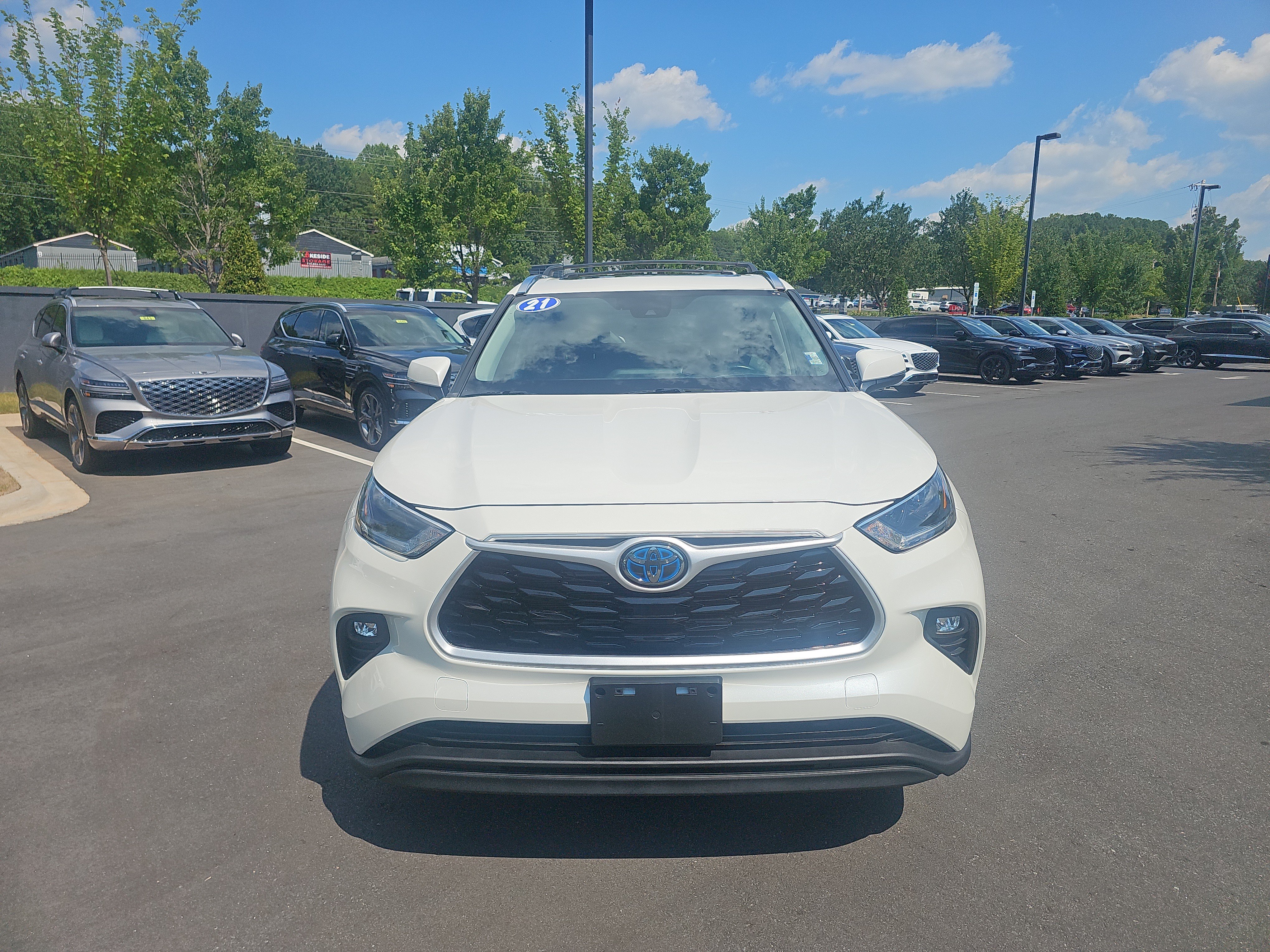 Used 2021 Blizzard Pearl Toyota Hybrid XLE image 2