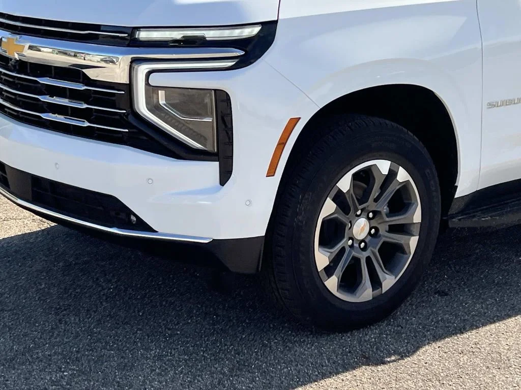 2026 Chevrolet Suburban LT - Photo 8