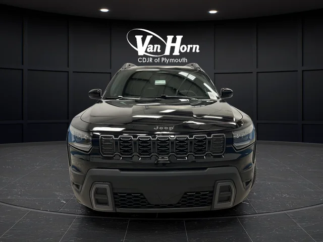 New 2026 Diamond Black Crystal Pearl-Coat Exterior Paint Jeep Limited image 2