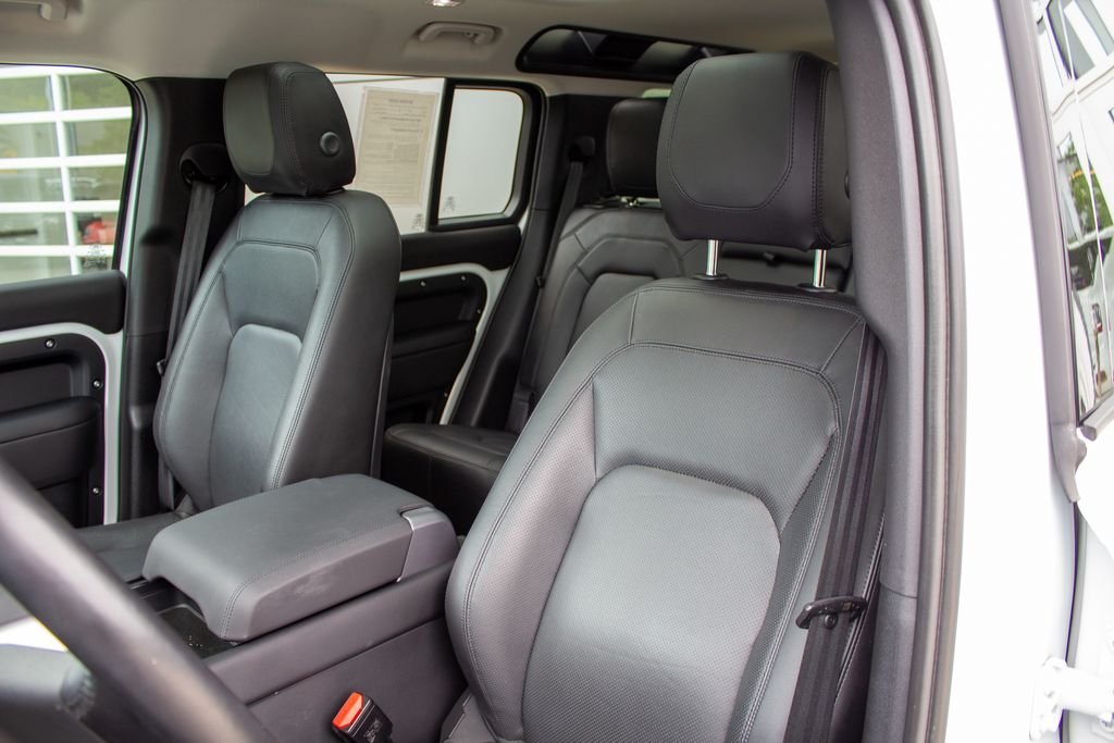 Used 2024 White Land Rover S image 3