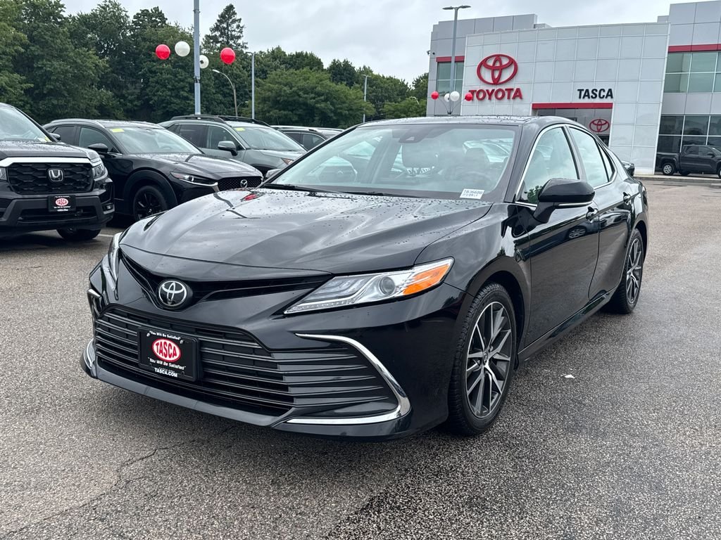 Used 2022 Black Toyota XLE image 3