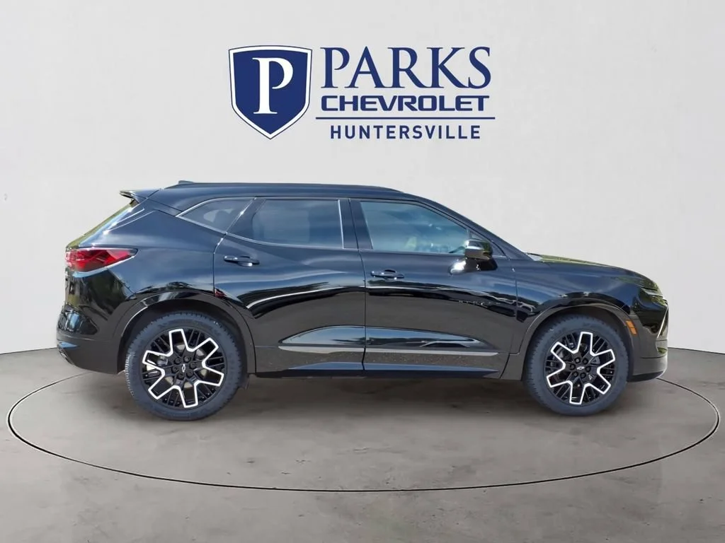 Used 2023 BLACK Chevrolet RS image 36