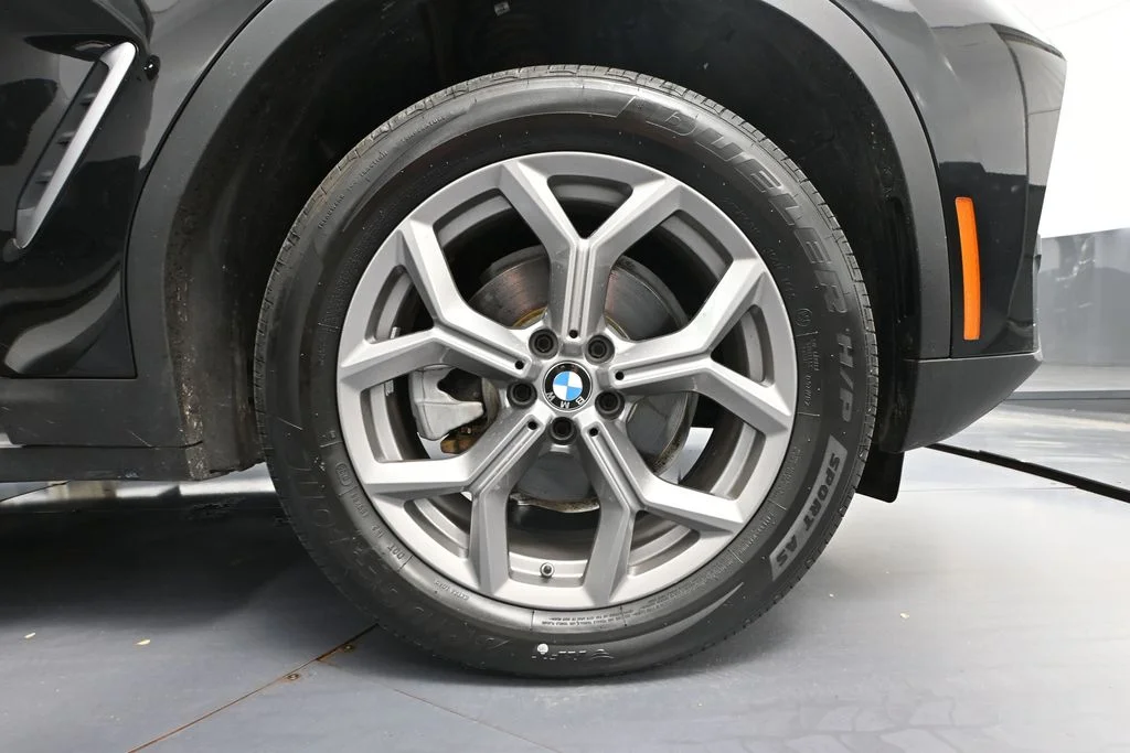 Used 2023 Black BMW xDrive30i image 16