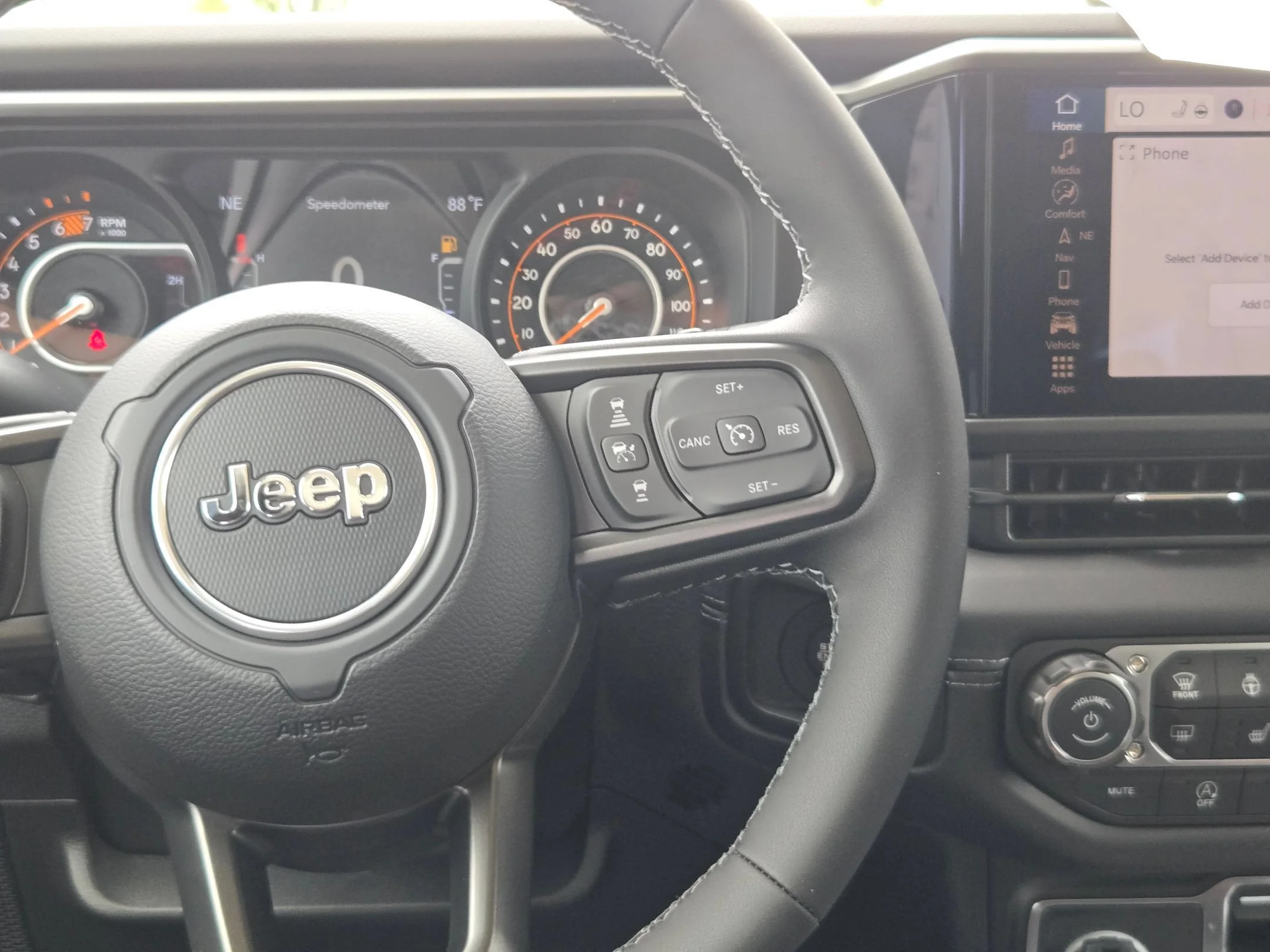 New 2026 Bright White Clear-Coat Exterior Paint Jeep Rubicon image 21