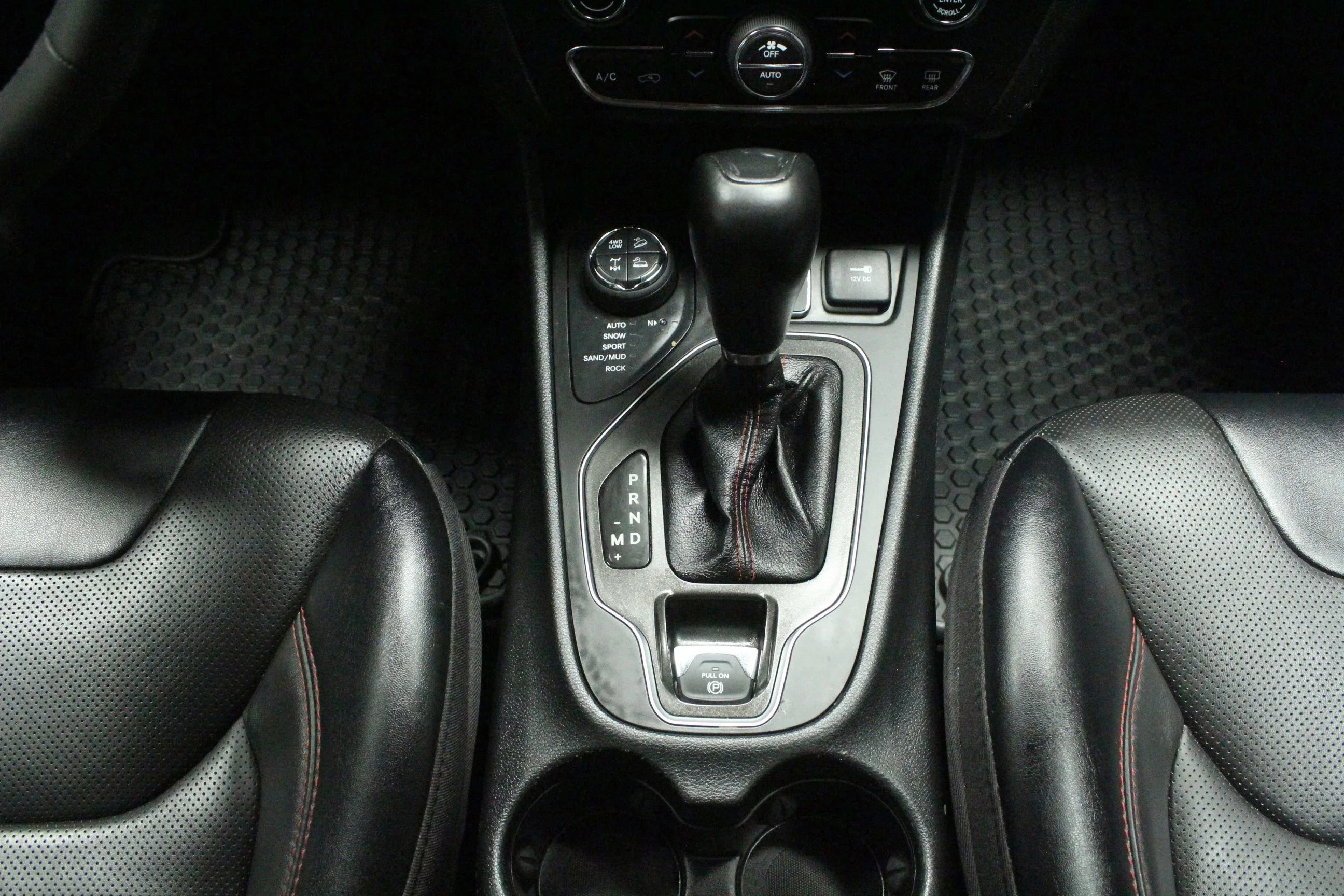 Used 2022 Diamond Black Crystal Pearlcoat Jeep Trailhawk image 21