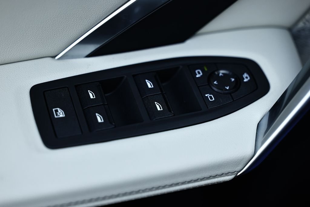 New 2027 C31 BMW xDrive28i image 15