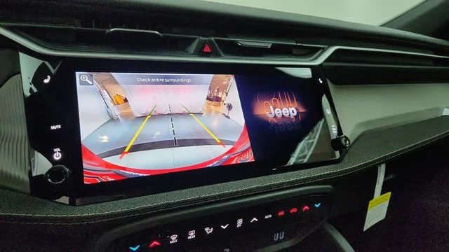 New 2026 Red Hot Pearl-Coat Exterior Paint Jeep Laredo image 19