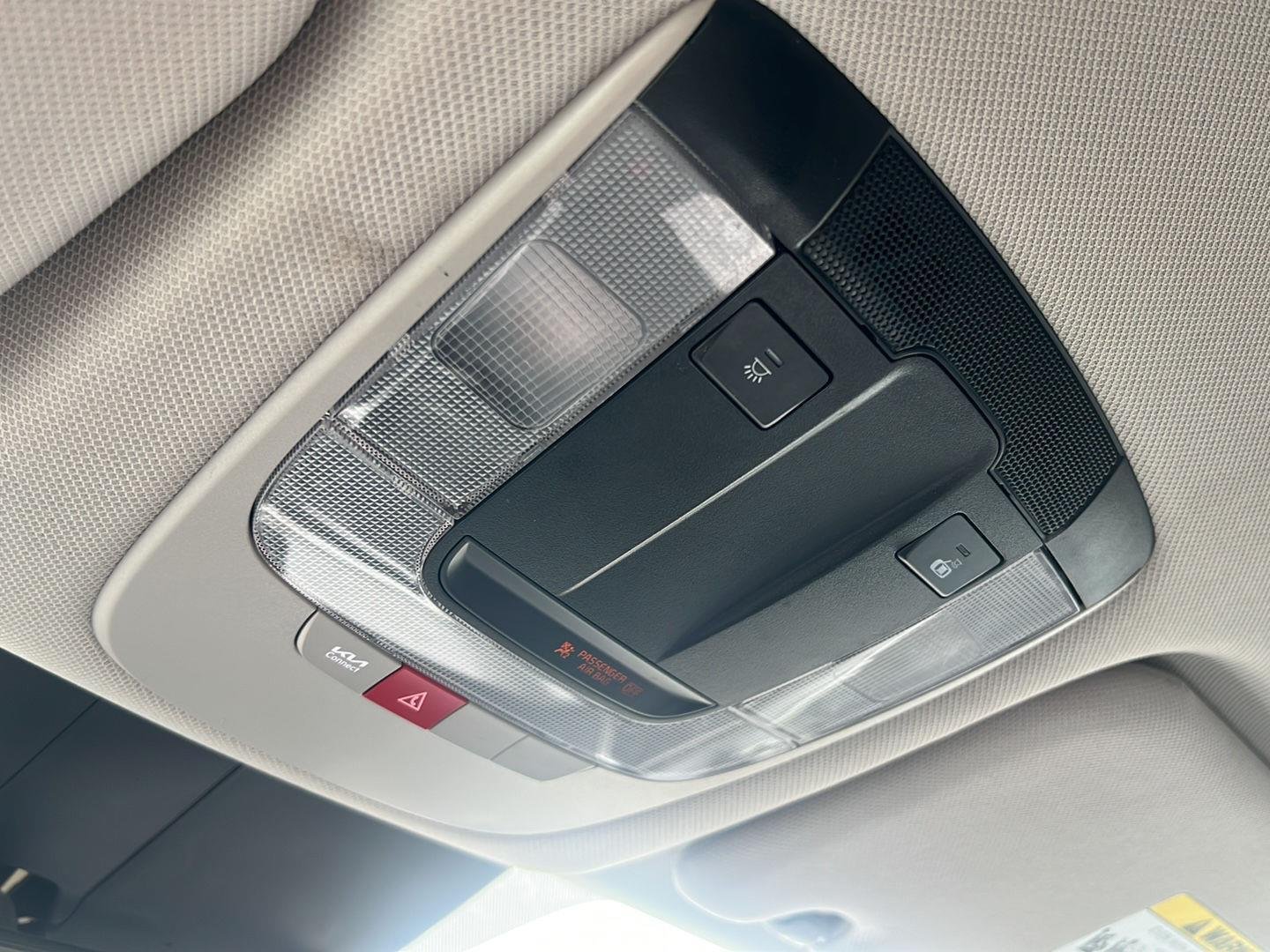 2025 Kia Sorento S - Photo 16