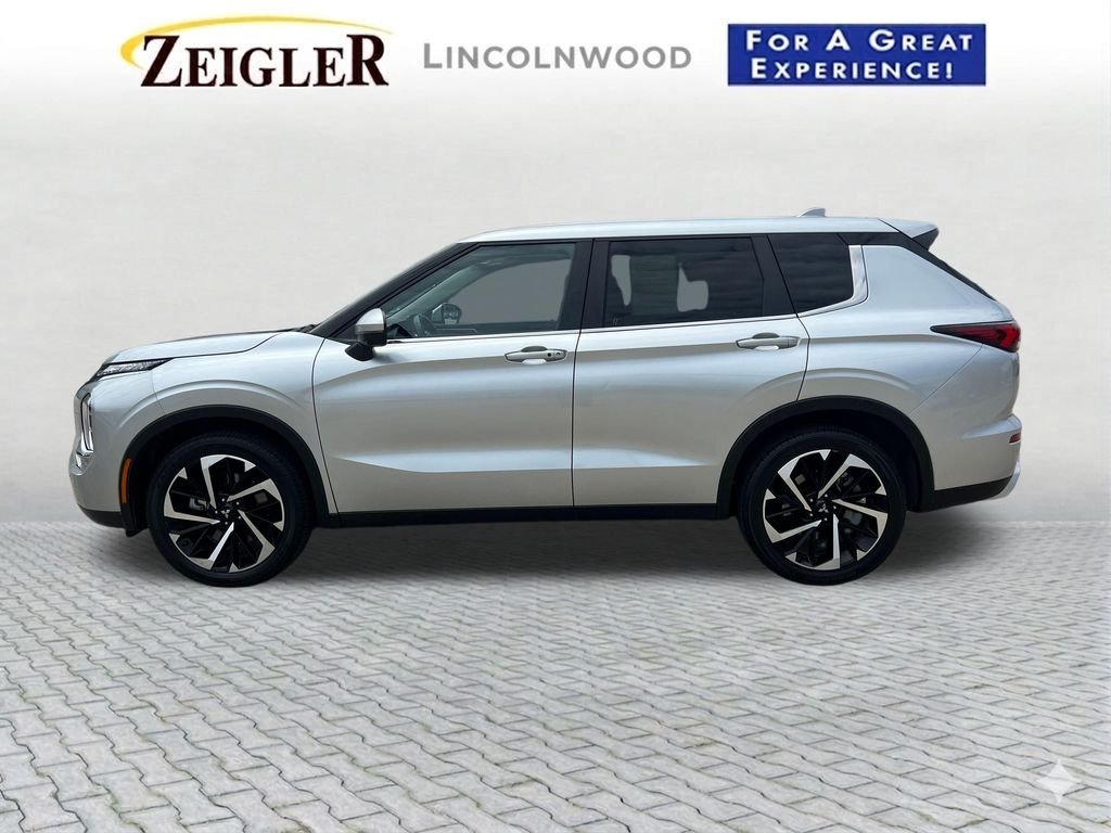 Used 2024  Mitsubishi SE image 3