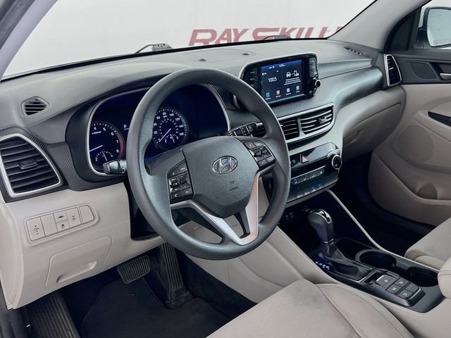 Used 2020 White Hyundai SE image 30