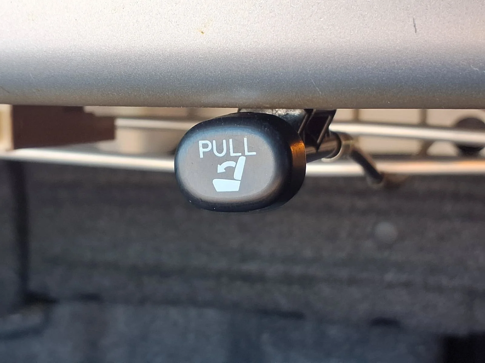 Used 2013 Classic Silver Metallic Toyota XLE image 24