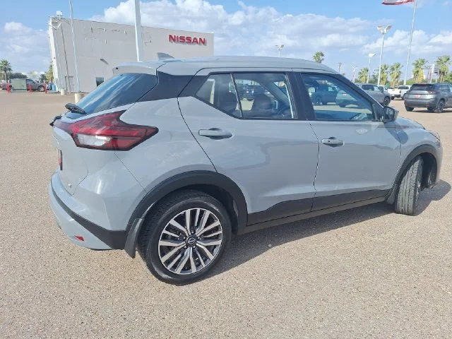 Used 2024 Gray Nissan SV image 7
