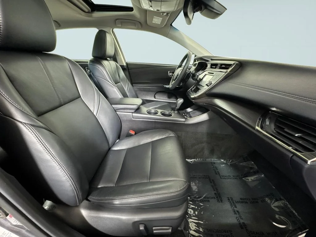 Used 2018 Gray Toyota XLE Premium image 8