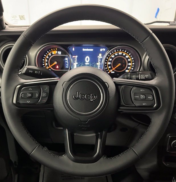 Used 2023 Silver Jeep Sport S image 11