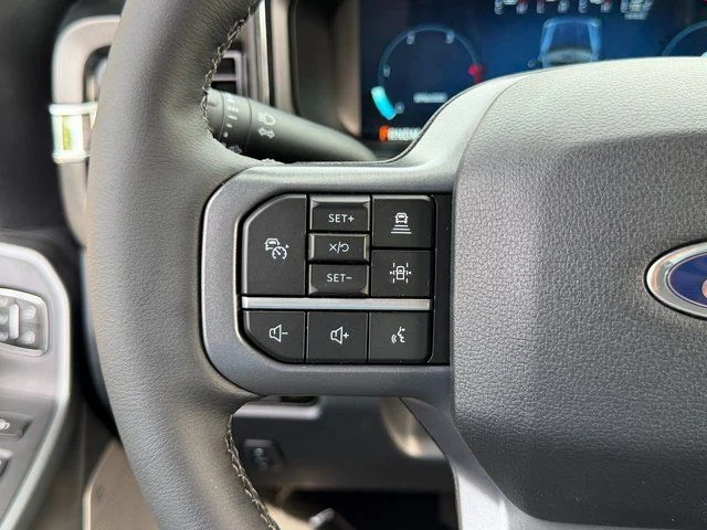 New 2026 Star White Metallic Tri-Coat Ford Lariat image 34