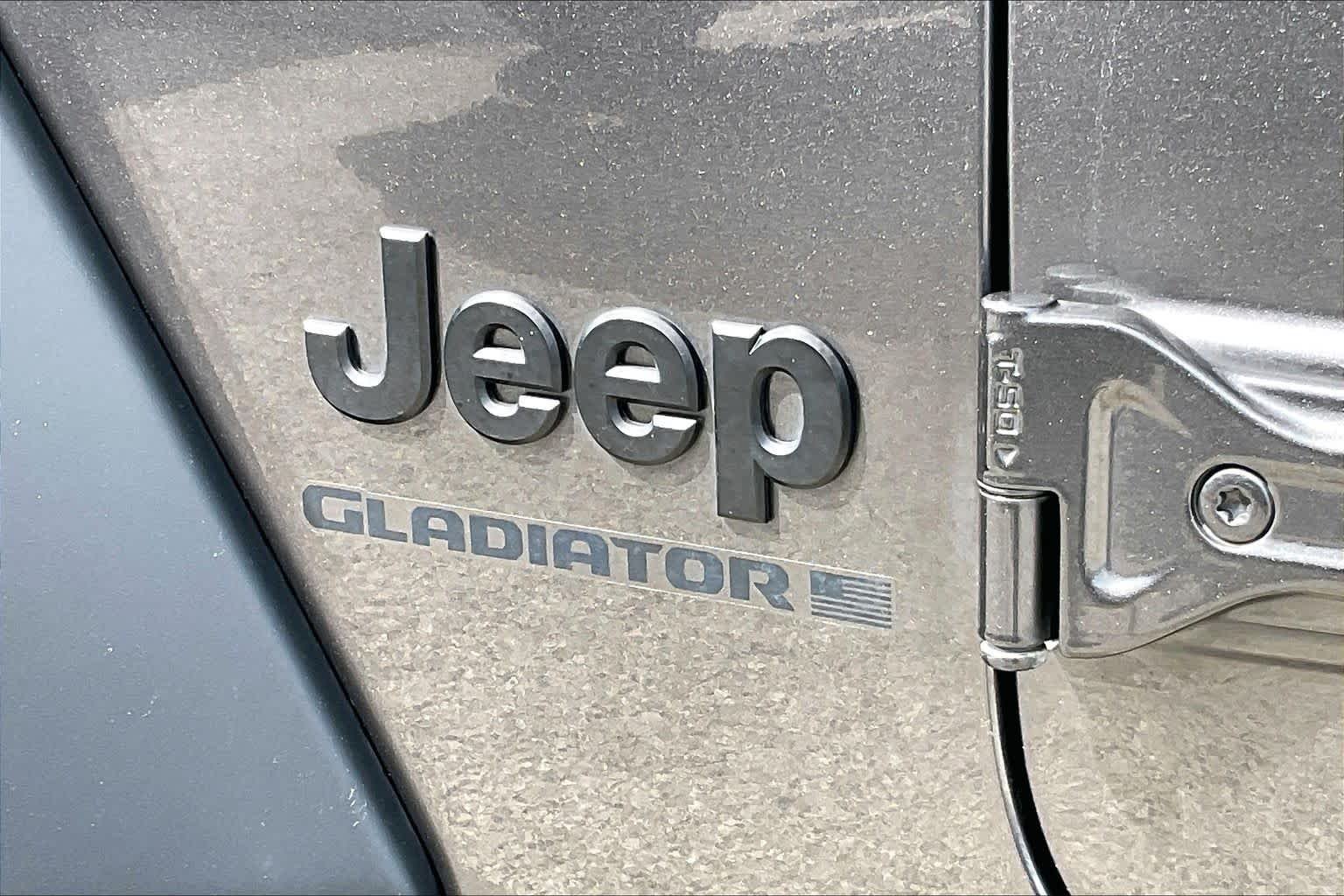 Used 2023 Granite Crystal Metallic Clearcoat Jeep Sport image 27