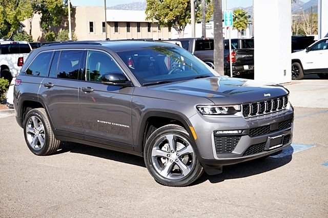 New 2026 Baltic Gray Metallic Clear-Coat Exterior Paint Jeep Limited image 3