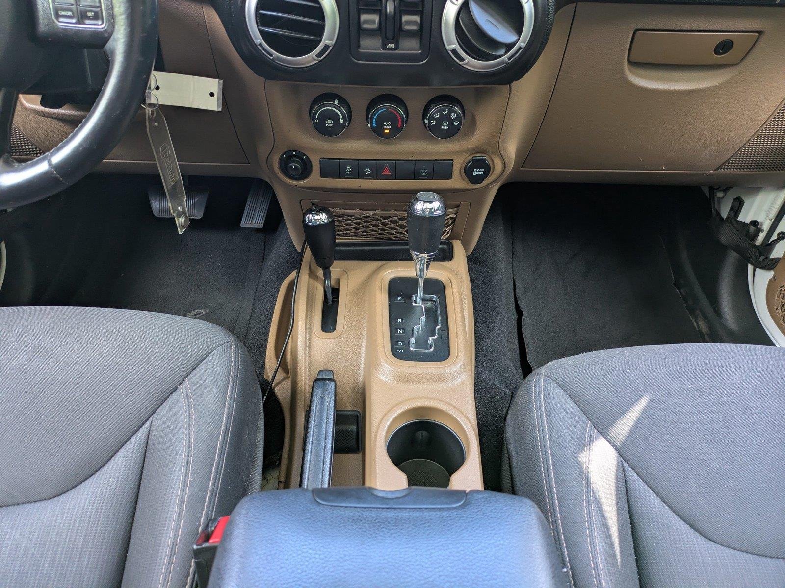 Used 2015 Bright White Clearcoat Jeep Rubicon image 19