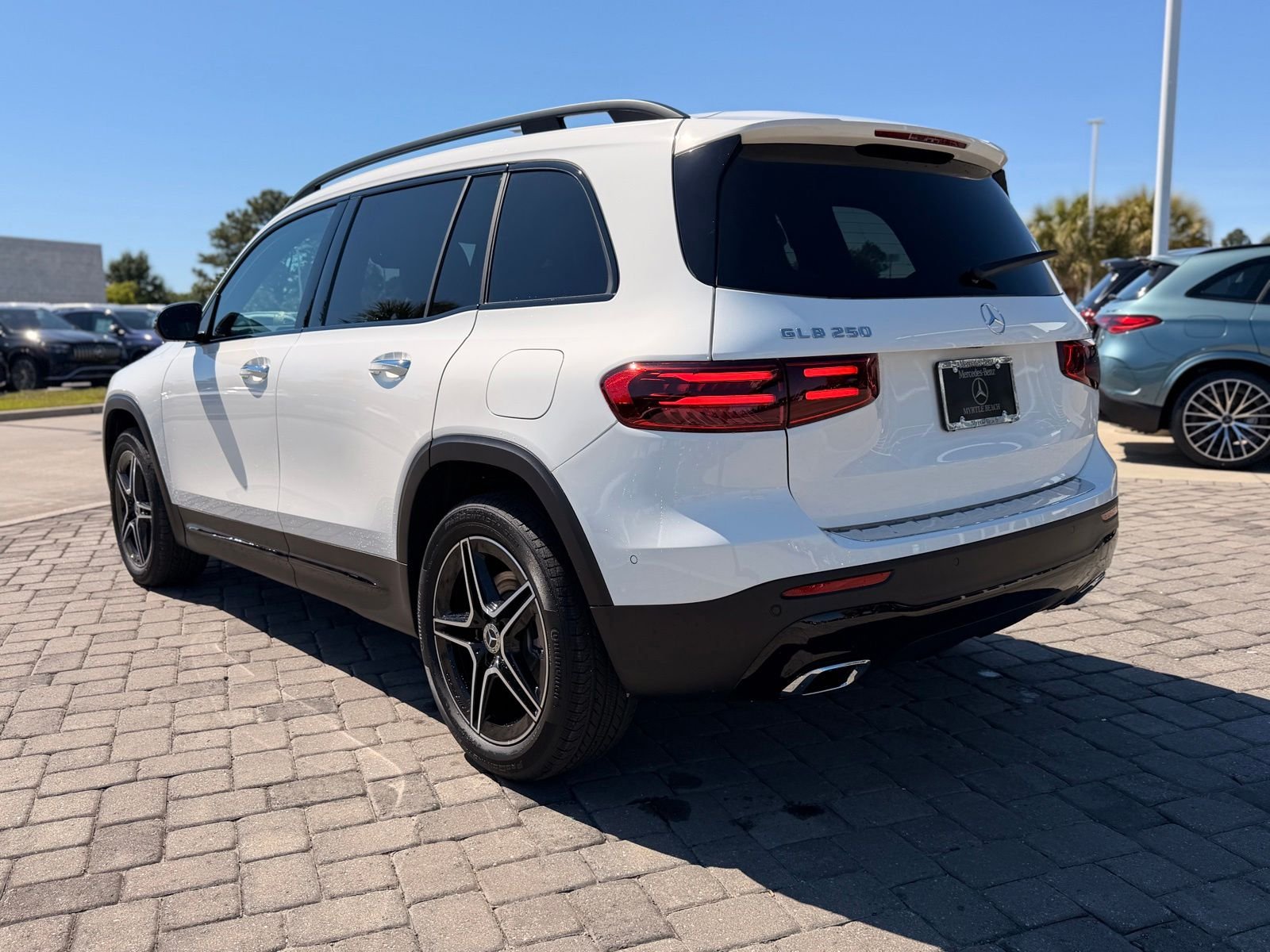 New 2026 Polar White Mercedes-Benz GLB 250 image 10