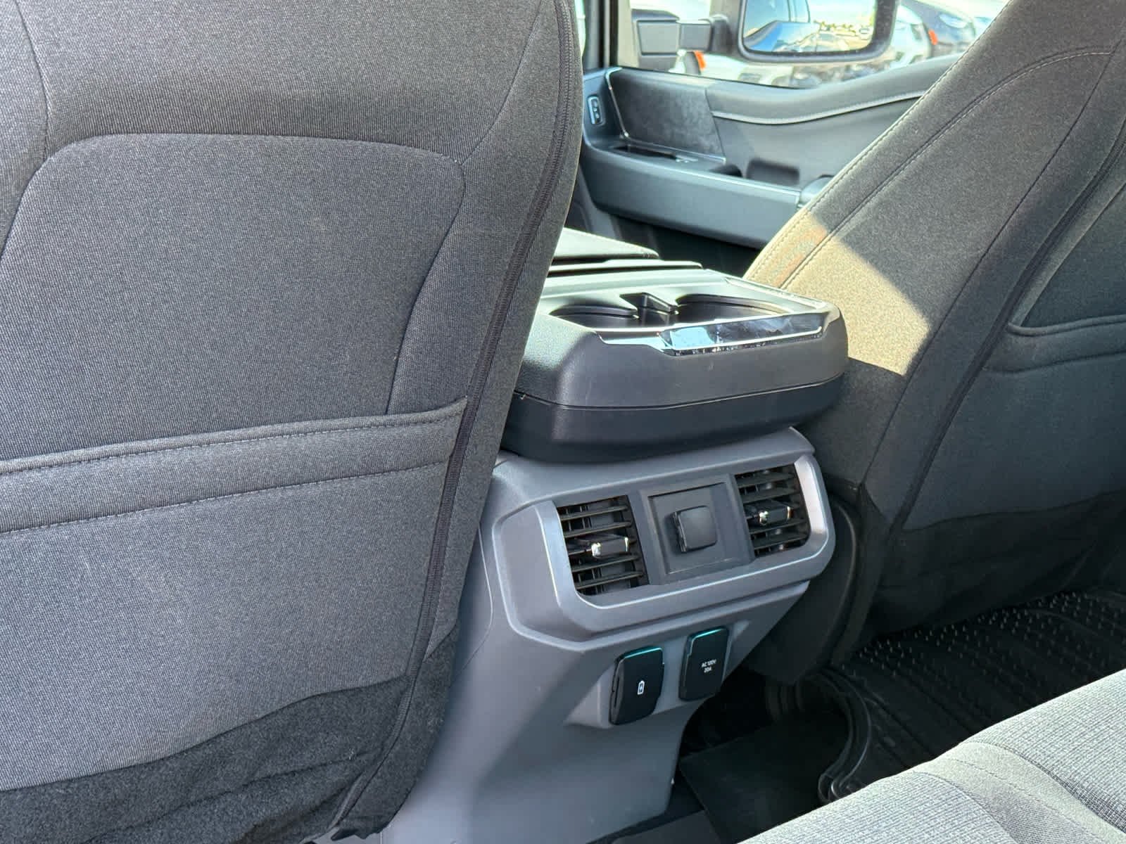 Used 2024 Atlas Blue Metallic Ford XLT image 26