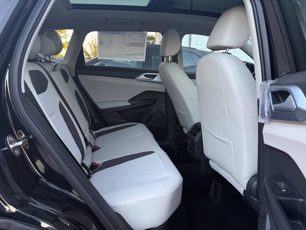 New 2026 Deep Black Pearl Volkswagen 1.5T SE image 21