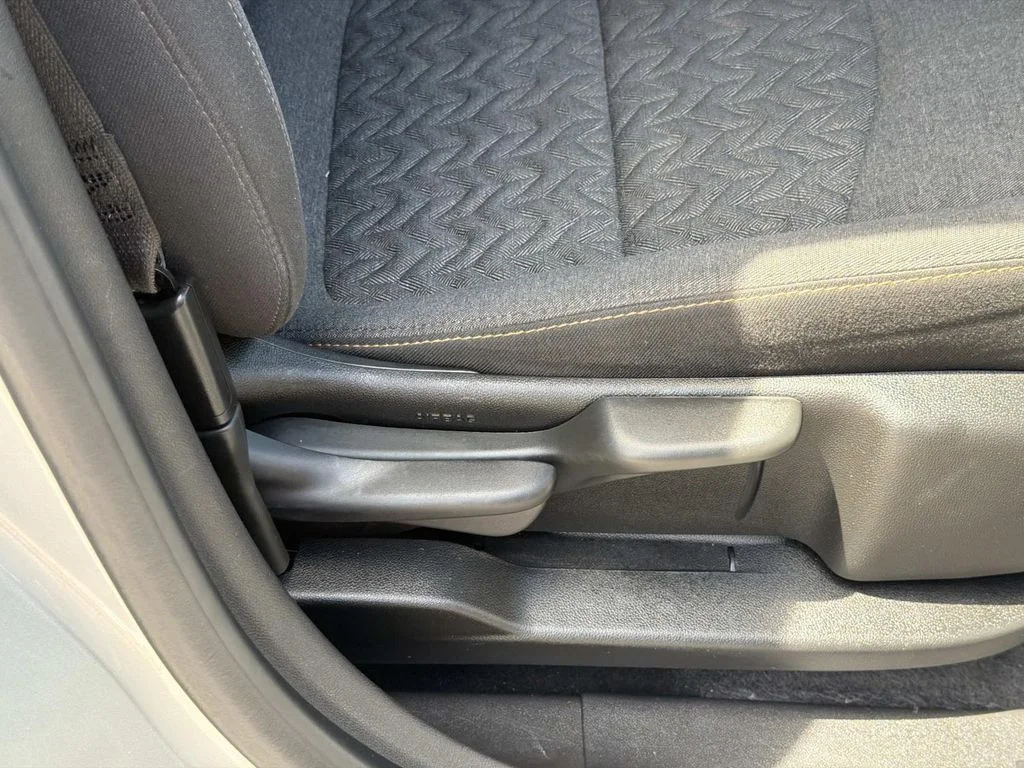 Used 2022 Silver Ice Metallic Chevrolet LT image 31