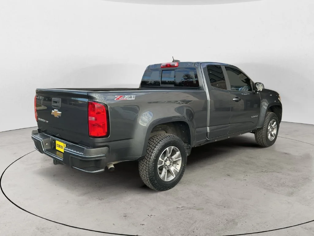 Used 2017 CYBER GRAY METALLIC Chevrolet 4WD Z71 image 8
