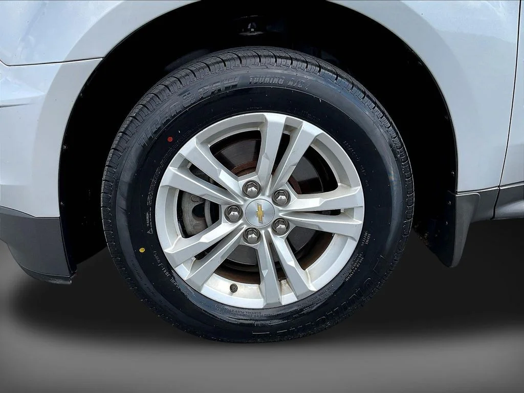 Used 2016 Silver Ice Metallic Chevrolet LS image 34