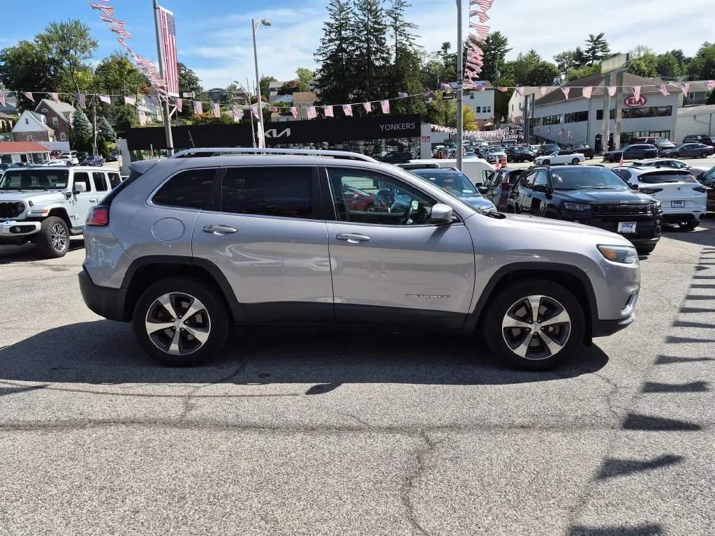 Used 2020 Silver Jeep Limited image 4
