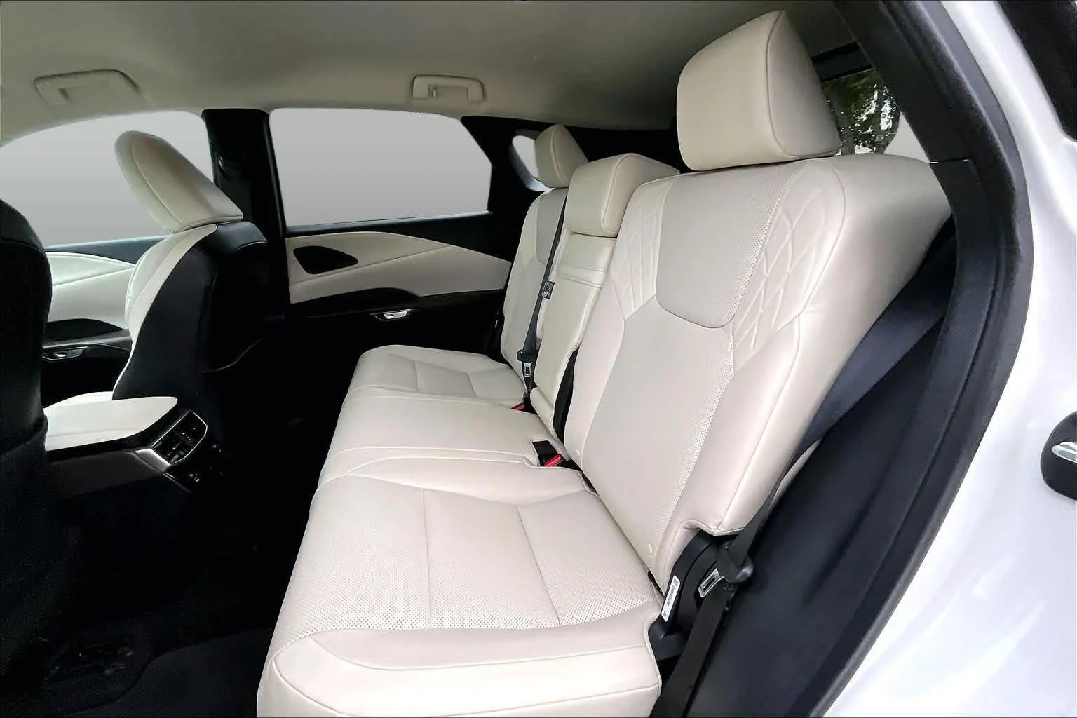 Used 2024 Eminent White Pearl Lexus  image 21