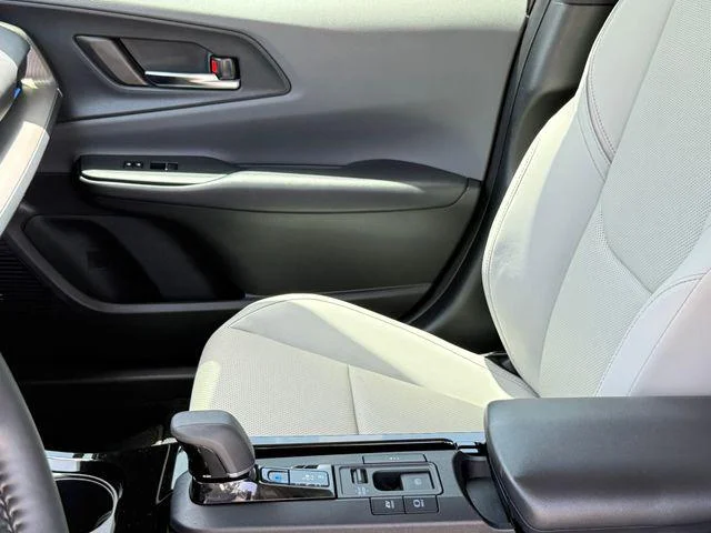 Certified Used 2023 CUTTING EDGE Toyota Limited image 13