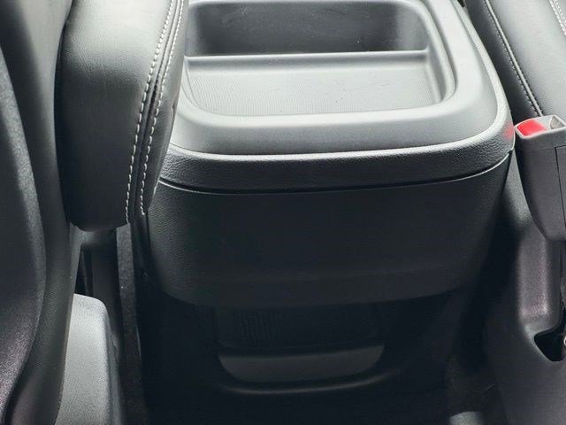 New 2027 Diamond Black Crystal Pearl-Coat Exterior Paint Chrysler Select image 28