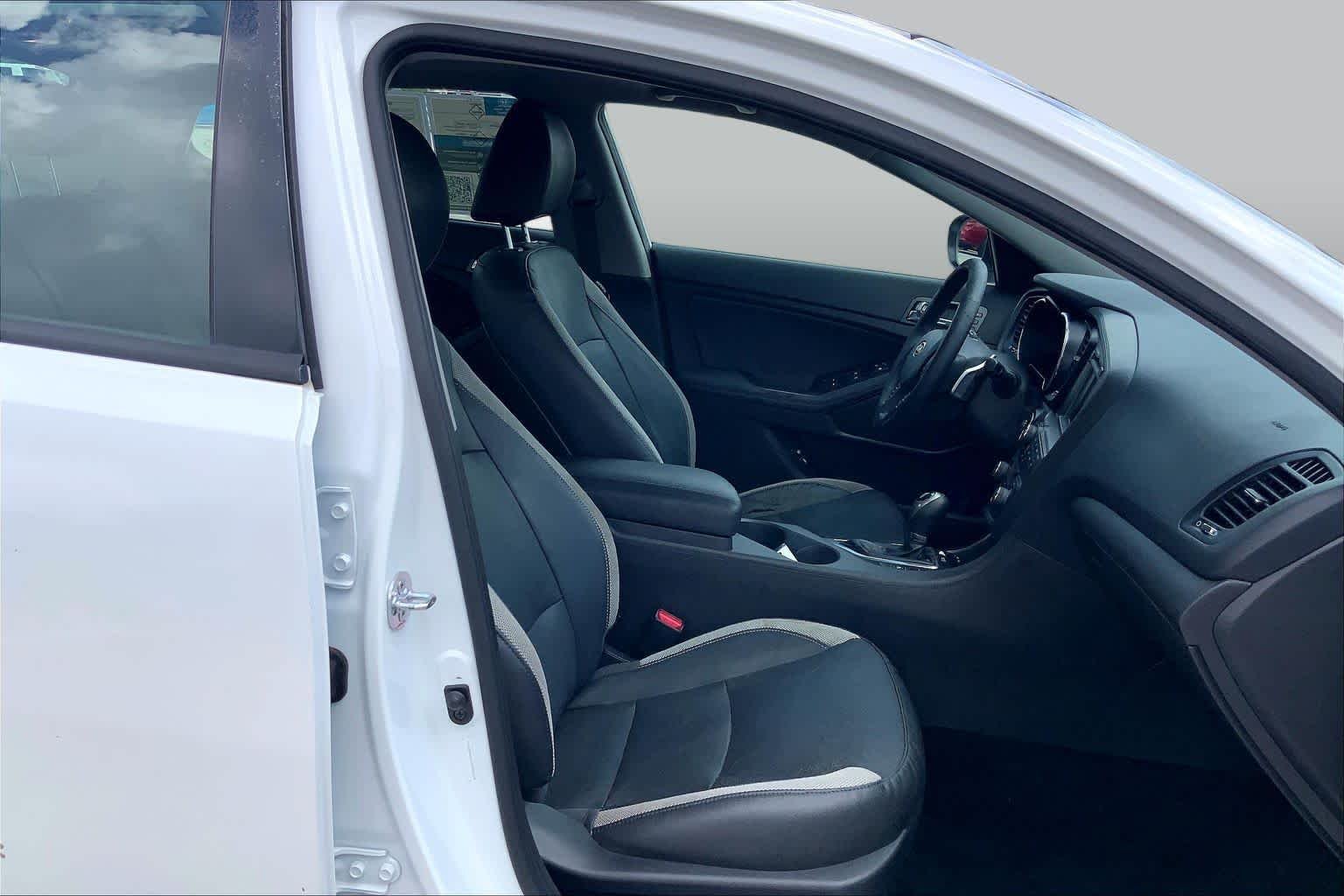 Used 2012 Snow White Pearl Kia SX image 7
