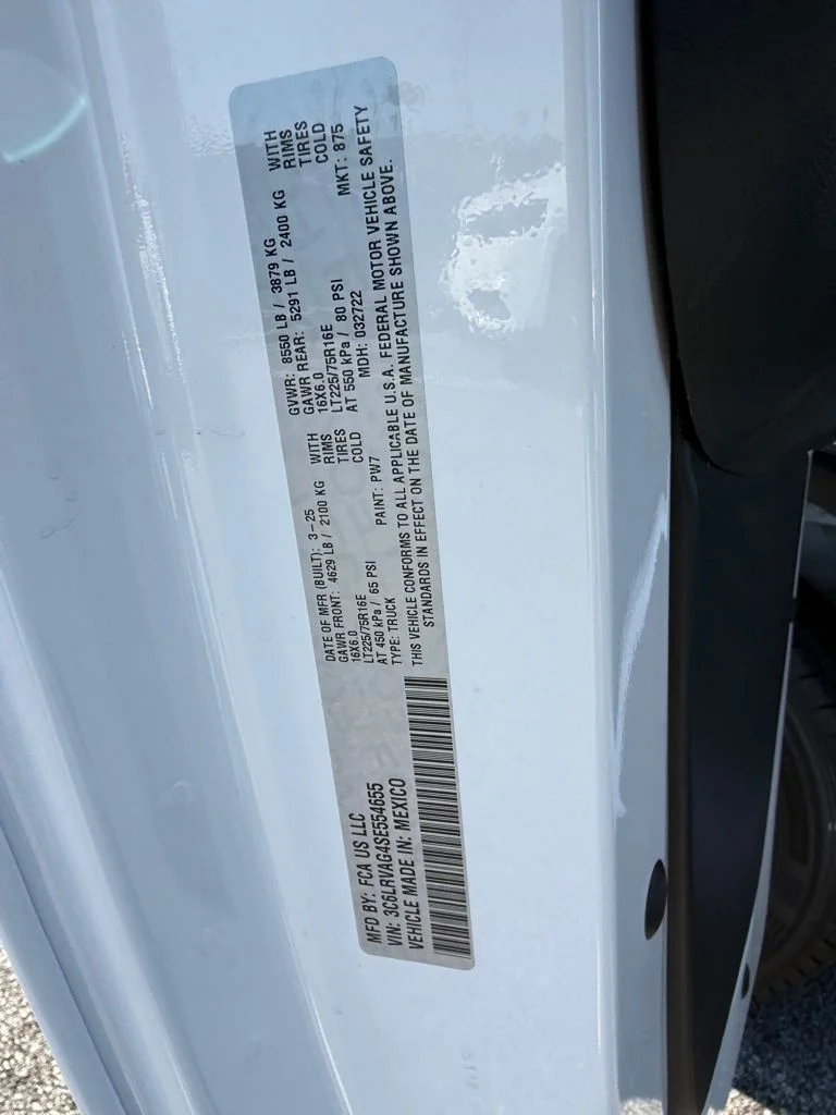 New 2025 Bright White Clear-Coat Exterior Paint RAM Low Roof image 27