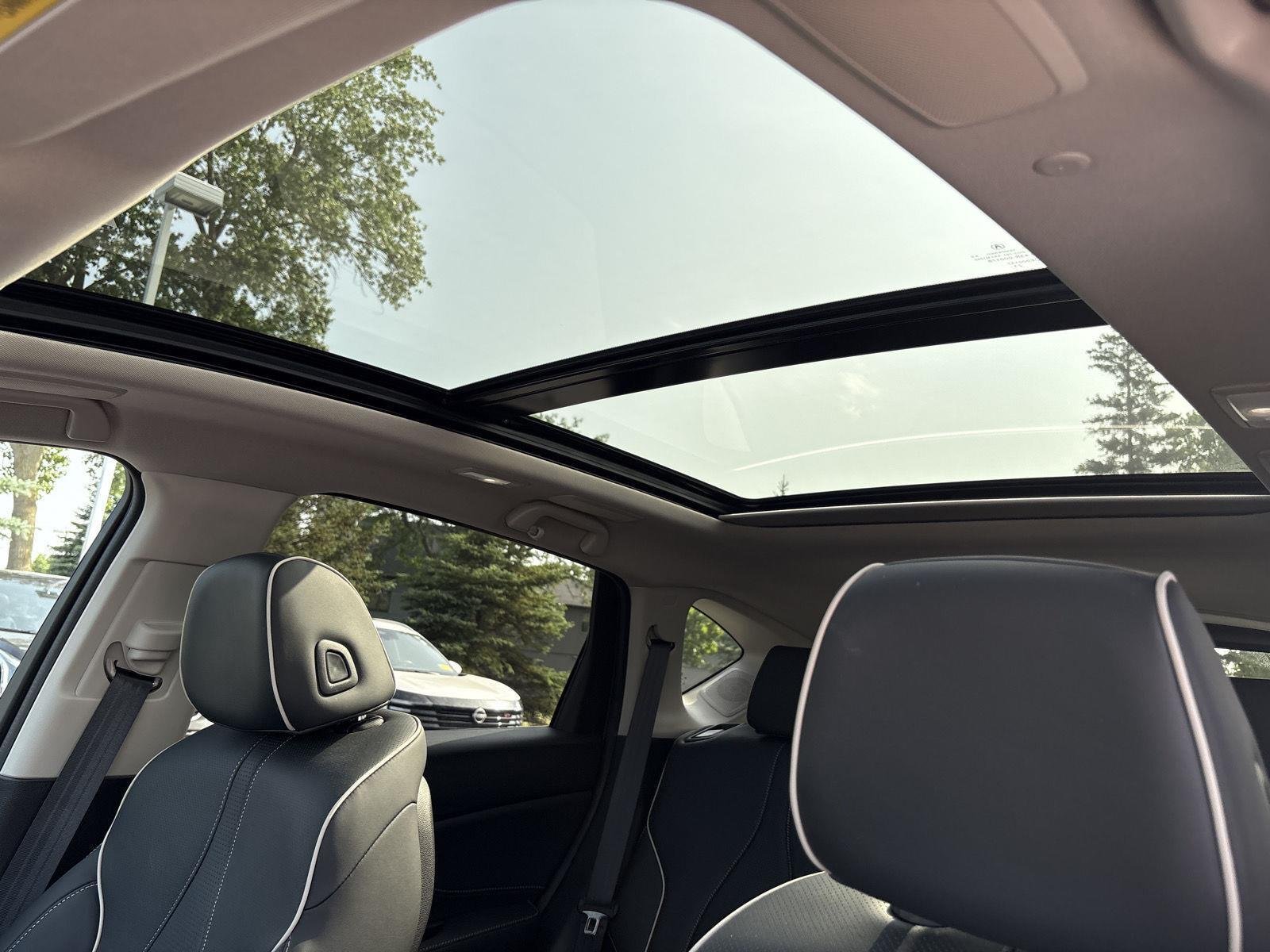 Used 2024 Liquid Carbon Metallic Acura w/Advance Package image 9