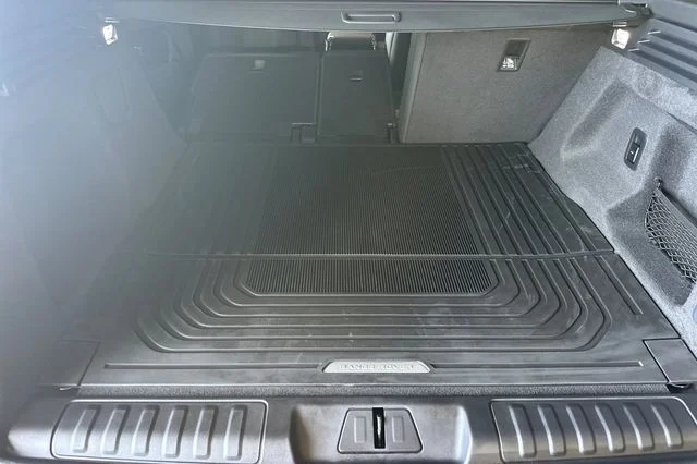 New 2026 Santorini Black Land Rover SE image 14