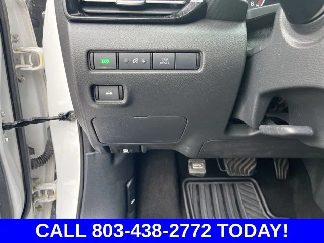 Used 2021 White Nissan SR image 30
