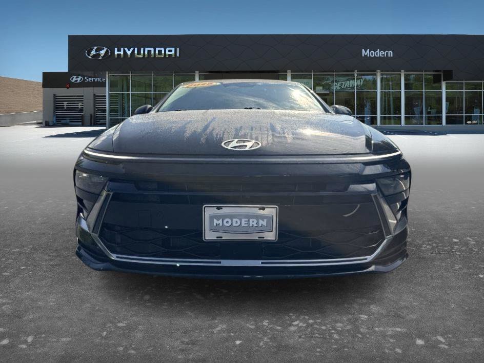 Certified Used 2025 Abyss Black Hyundai SEL image 2