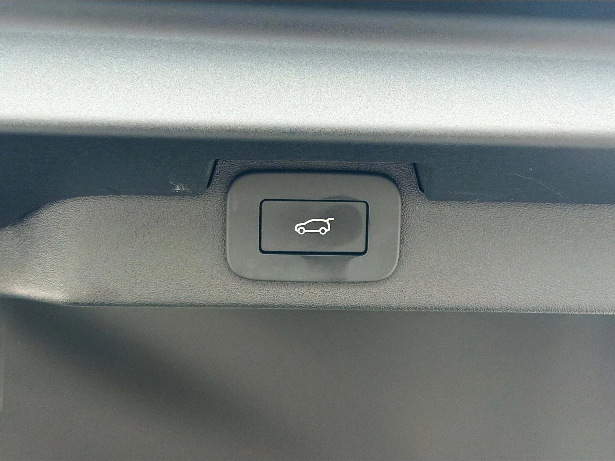 Certified Used 2025 Fuji White Land Rover Dynamic SE image 14