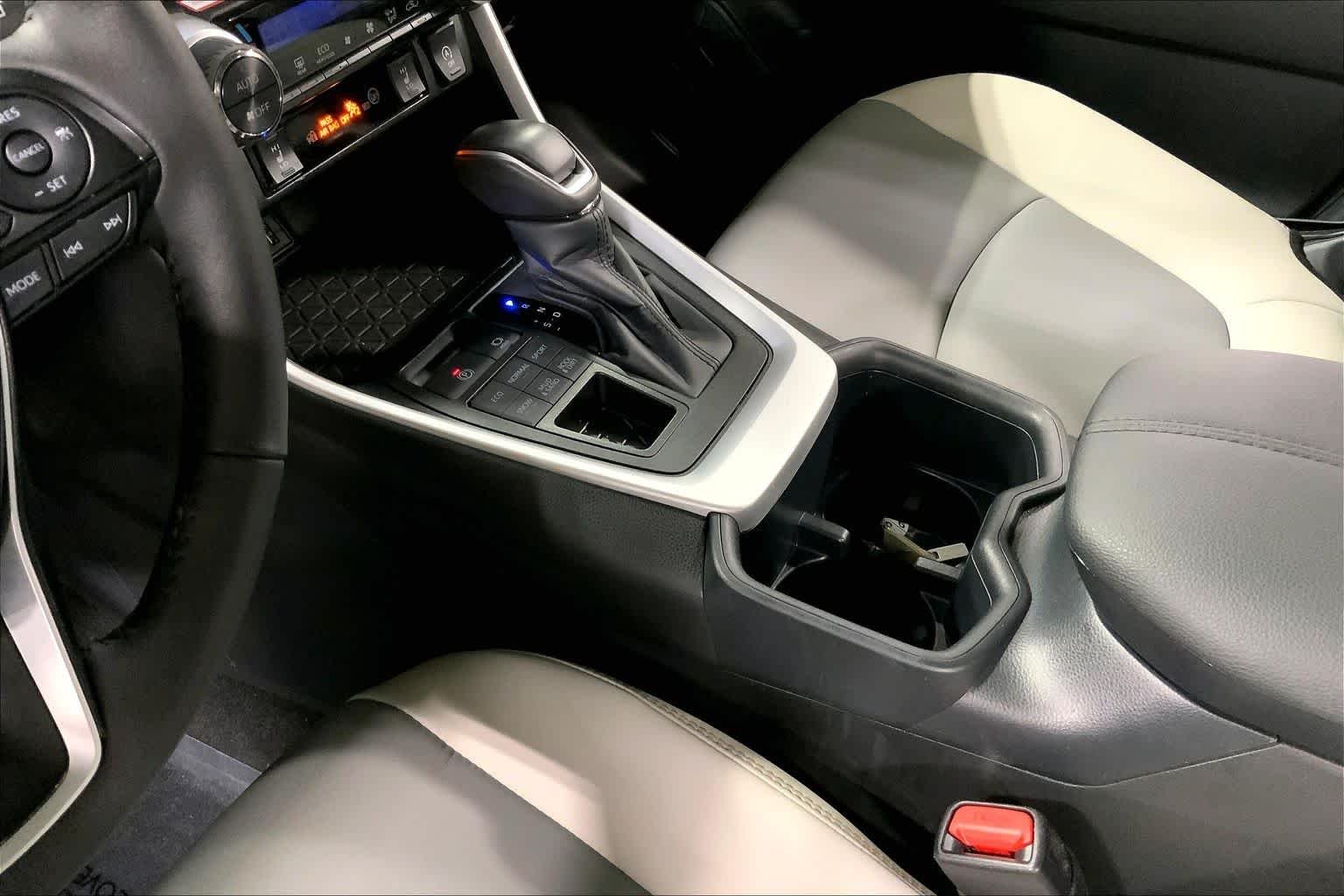 Used 2025 Magnetic Gray Metallic Toyota XLE Premium image 17