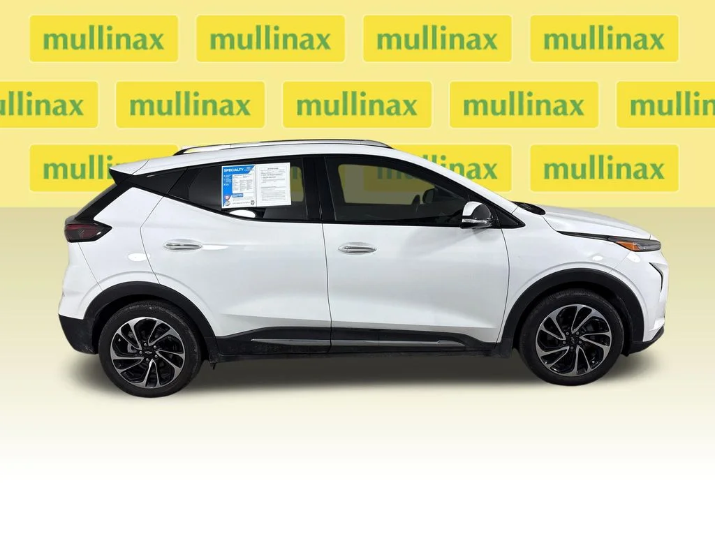 Used 2023 White Chevrolet Premier image 2