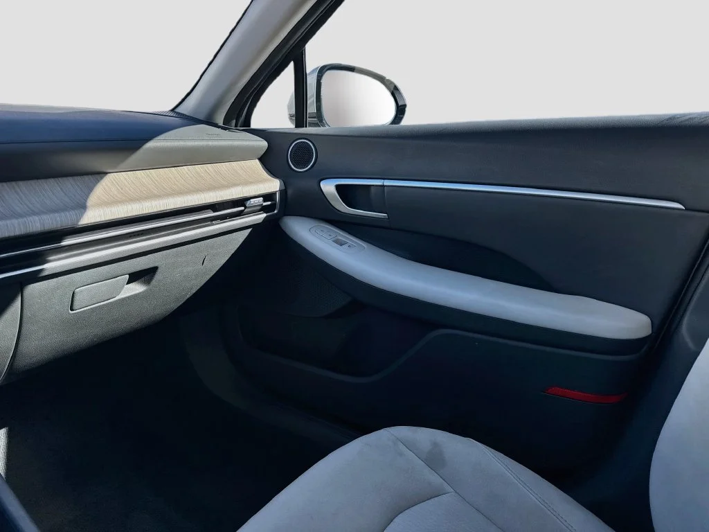 Used 2024 Silver Hyundai SEL image 27