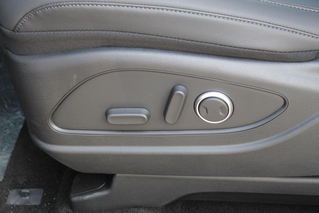 New 2026 Gray Hyundai Blue SEL 8P image 14
