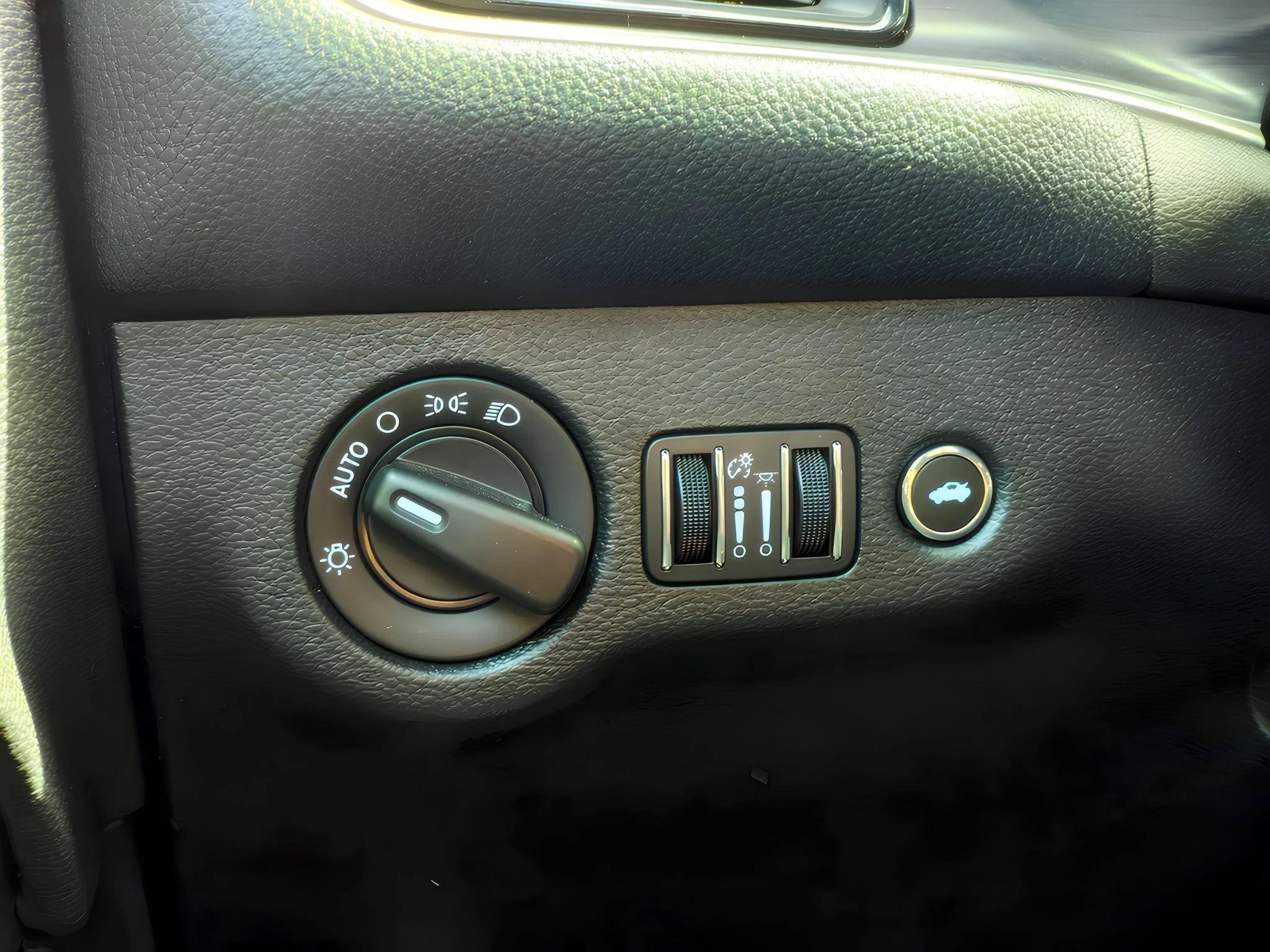 2016 Dodge Challenger SXT - Photo 13