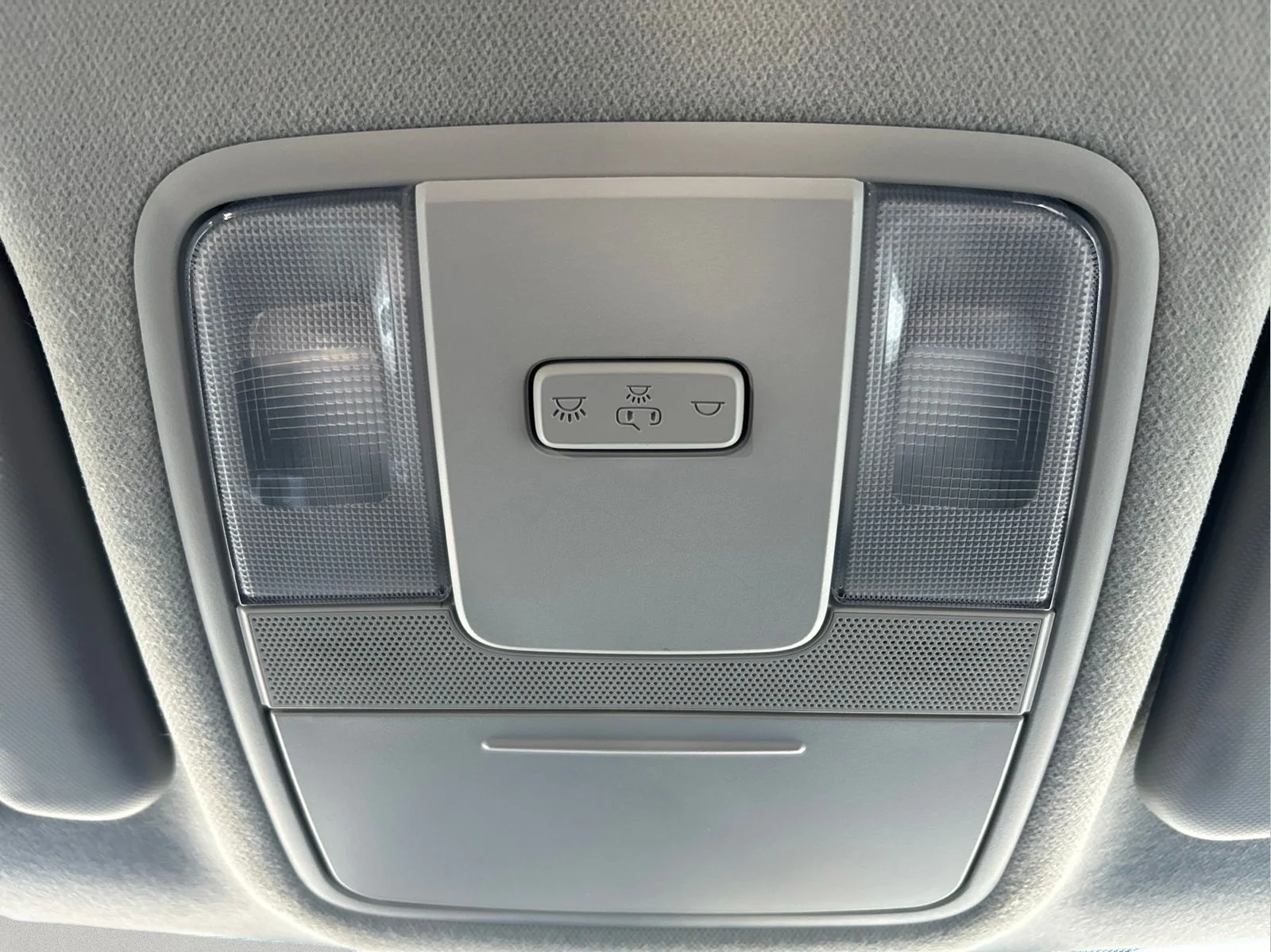 Used 2020 Sparkling Silver Kia LX image 33