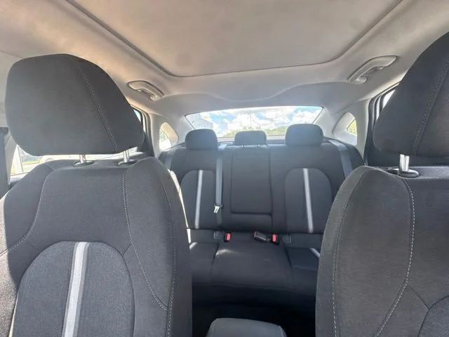 Used 2023 White Hyundai SEL image 17