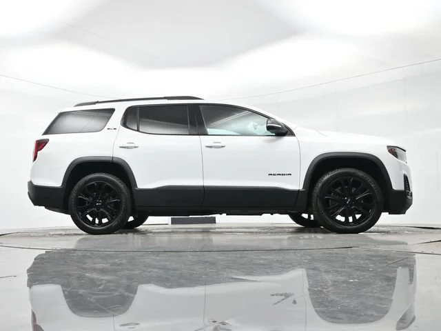 Used 2023 Summit White GMC SLE image 32