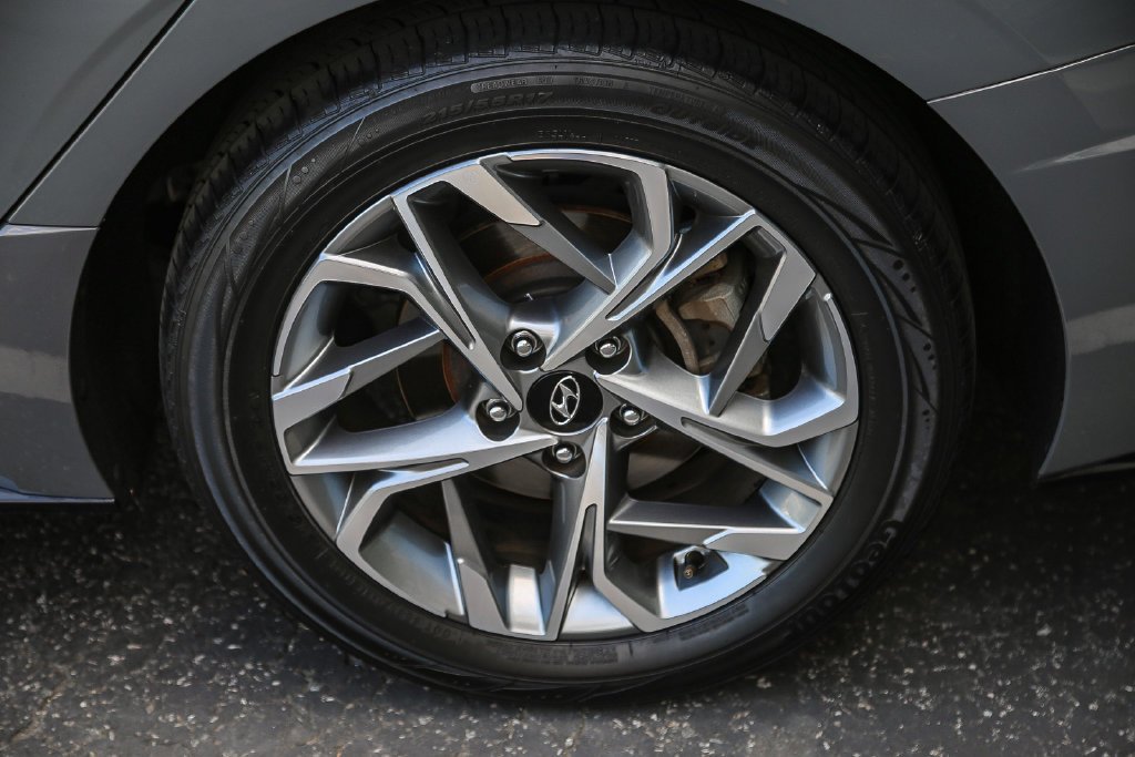 Used 2020 Gray Hyundai SEL image 8