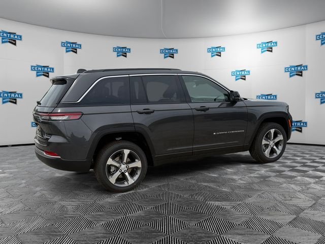 New 2026 Baltic Gray Metallic Clear-Coat Exterior Paint Jeep Limited image 5